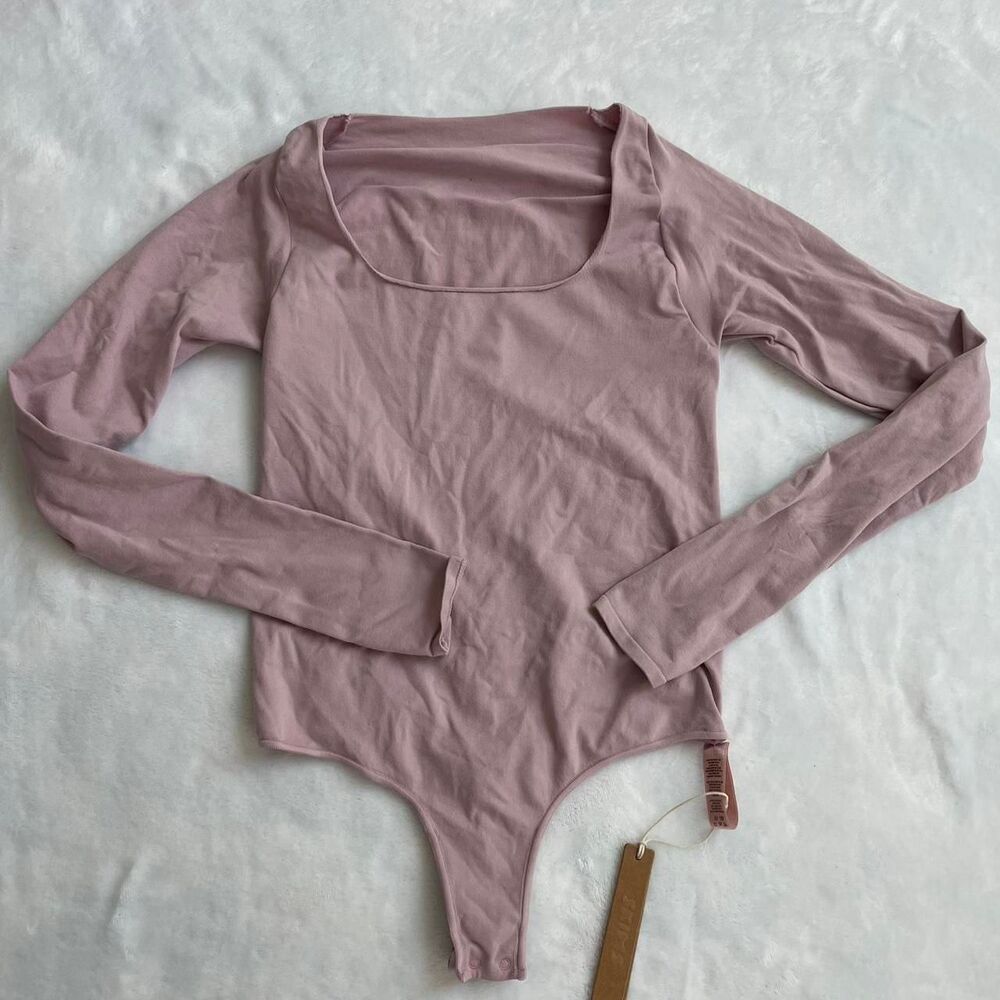 new with tags skims essential body suit long sleeve scoop neck size s/m